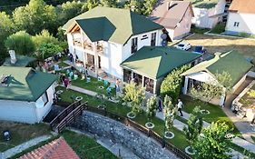 Rooms And Apartmants Mirovic